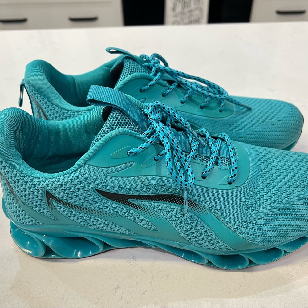 Generic Brand running shoe, Like New
